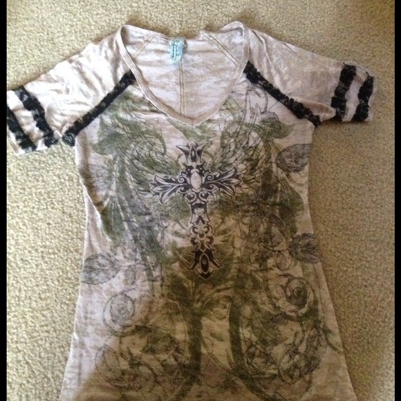 Cross print tee!🚫Sold