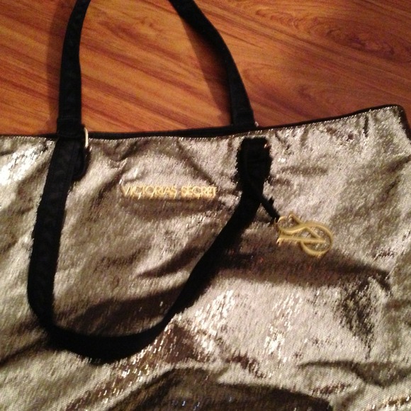 VS Tote