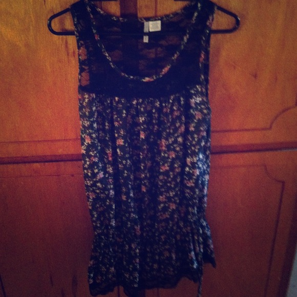 Sleeveless floral tank