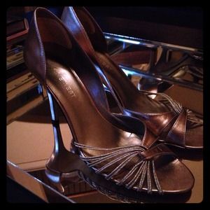 Silver leather Nine West heels