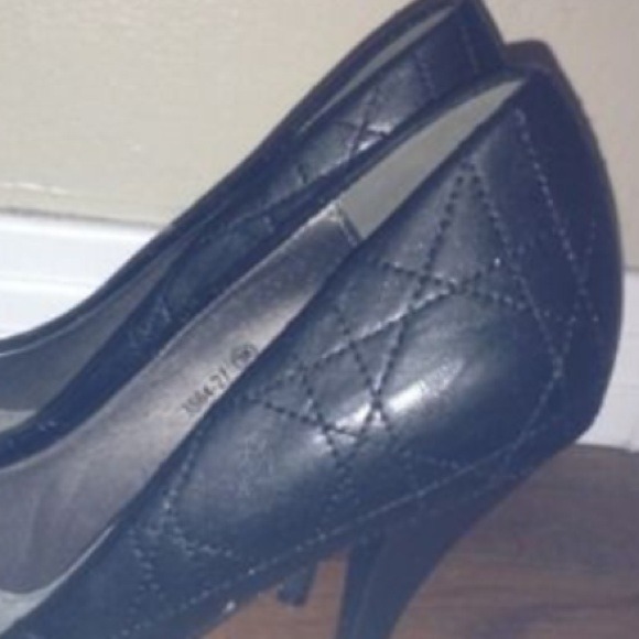 Black pumps bought from Italy size 38 - Picture 2 of 3