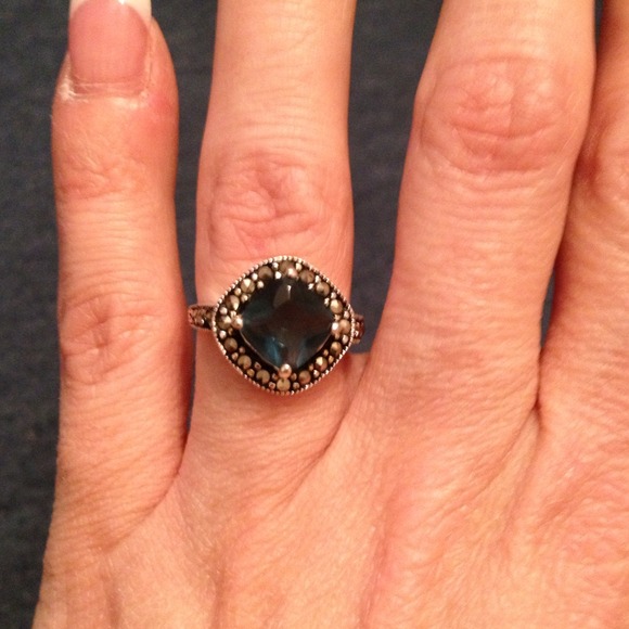 Dark blue cocktail ring. Sterling silver. Size 6