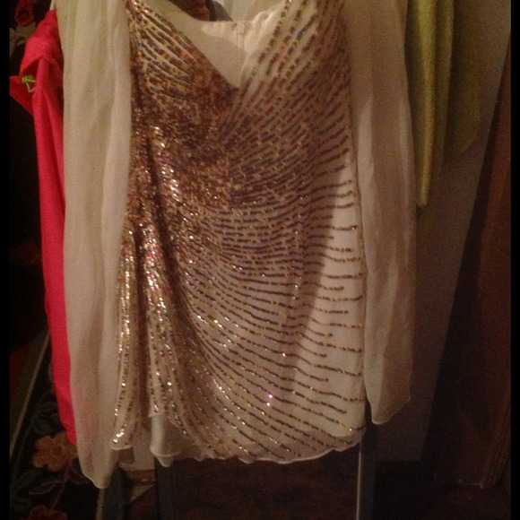 Terani Couture - Picture 1 of 2