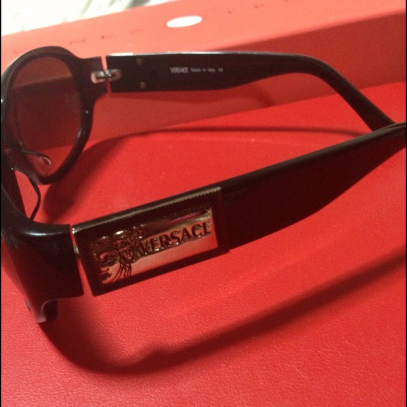 Versace Sunglasses Brown. Has case - Picture 3 of 4