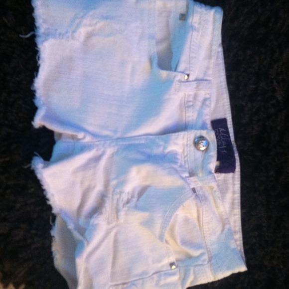 White distressed shorts Miley cirus