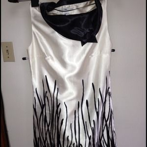 Satin collared cream and black dress size 6