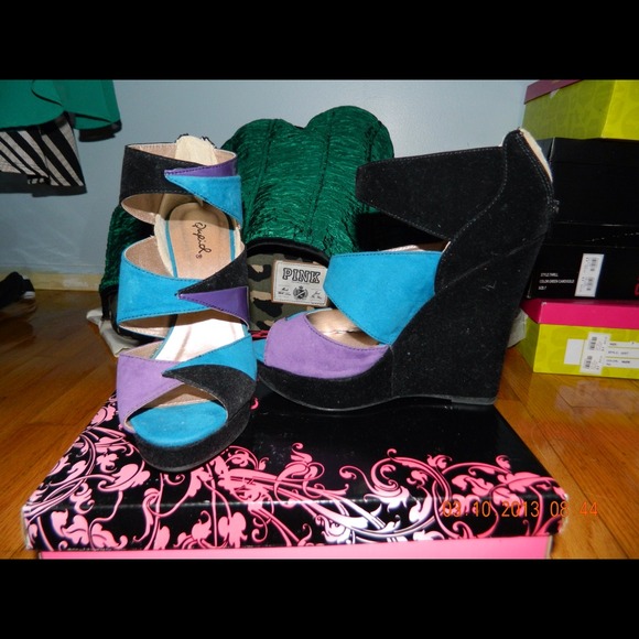 Color Blocked Wedge Sandals