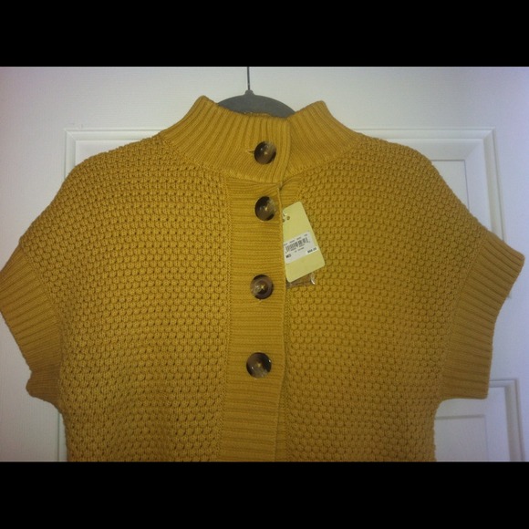***TRADED*** Beautiful yellow sweater. - Picture 4 of 4