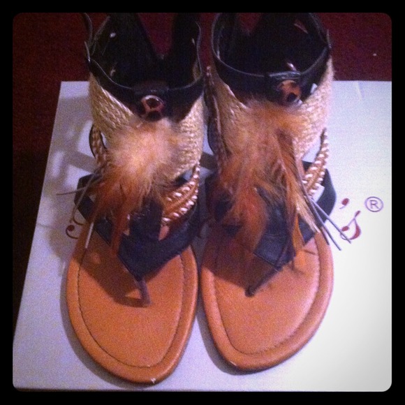 Cupid Feathery Sandals