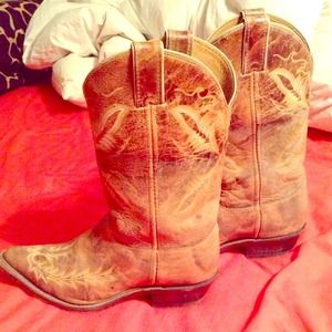 ❗RESERVED❗@lindabarrandey Justin Cowboy Boots !