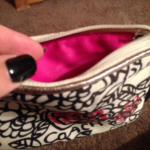 ⛔⛔SOLD ON EBAY⛔⛔COACH wristlet. - Picture 2 of 3