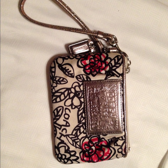⛔⛔SOLD ON EBAY⛔⛔COACH wristlet. - Picture 3 of 3