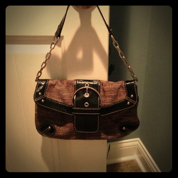 Cute purse with magnetic closure! Hardly used!!