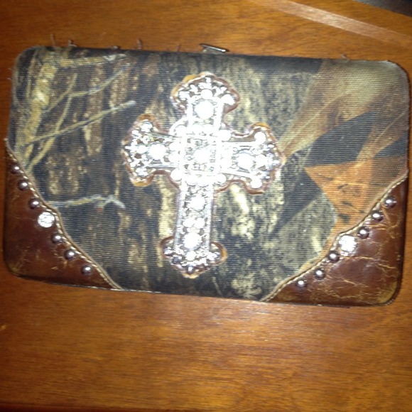***Camo wallet