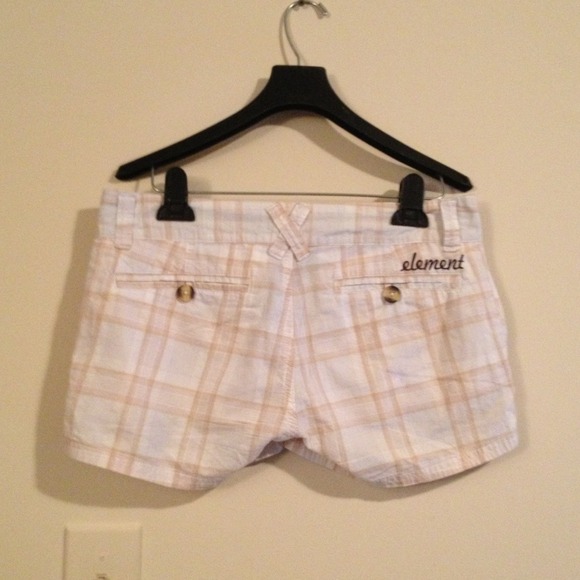Elements beige plaid shorts - Picture 2 of 2