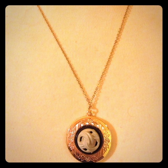 Button locket, one of a kind, vintage, handmade