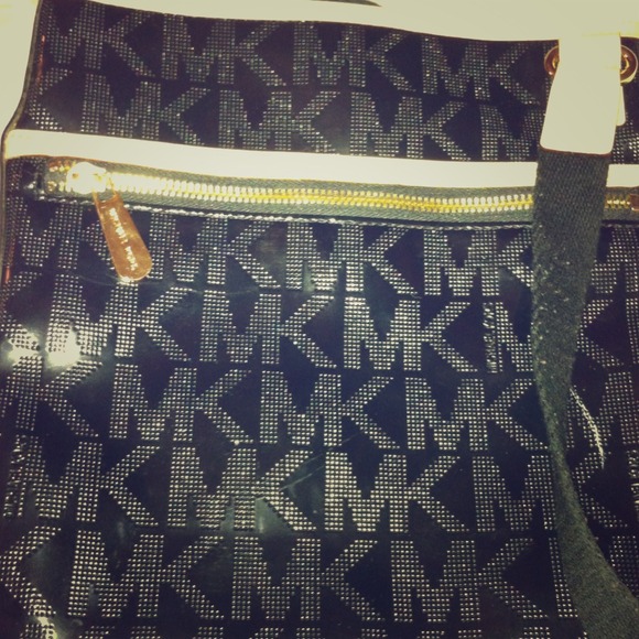 MICHAEL Michael Kors Handbags - Michael Kors patent leather black crossbody