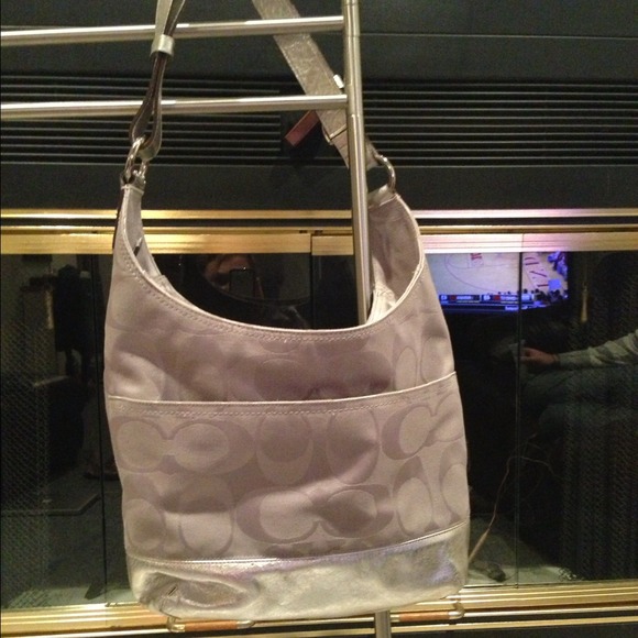 Authentic Coach Shoulder Bag - Picture 2 of 4