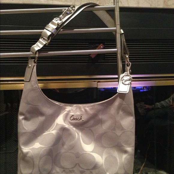 Authentic Coach Shoulder Bag - Picture 4 of 4