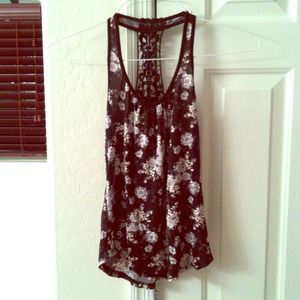 Tilly's black top with grey floral, beautiful back