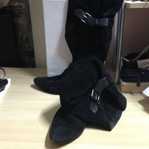 Black suede boots🌸