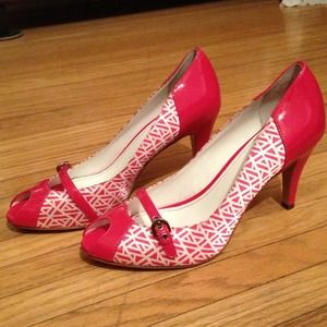 Brand new Anne Klein pink shoes in box