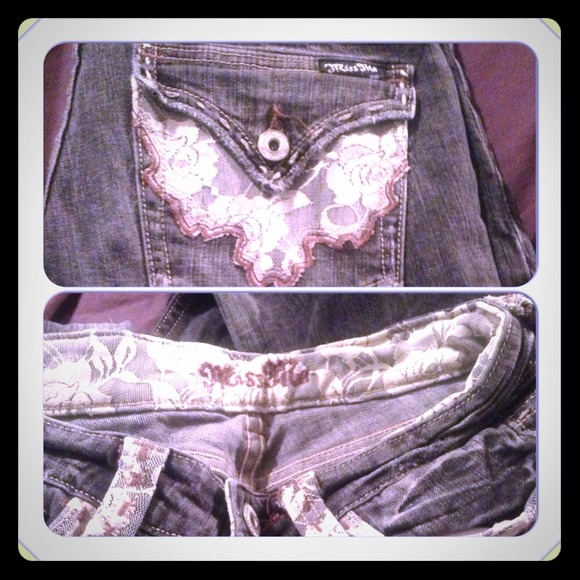 Authentic Miss Me Jeans ⬇ Reduced