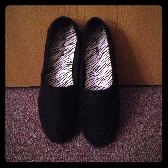 ❤SOLD BUNDLE❤ Tom inspired shoes!!!