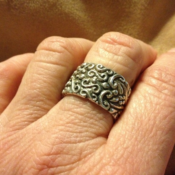 ⛵Sold in bundle⛵Silver statement ring - Picture 2 of 2