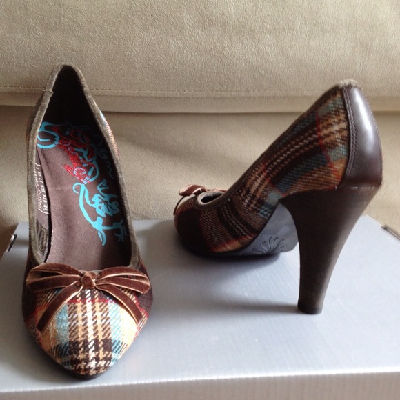 Plaid pumps size 7 - Picture 3 of 3