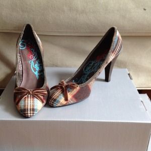 Plaid pumps size 7