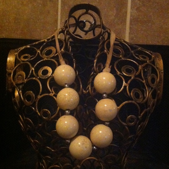 Beaded necklace
