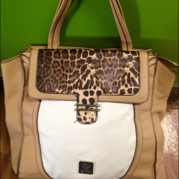 Jessica Simpson handbag/purse. - Picture 1 of 4