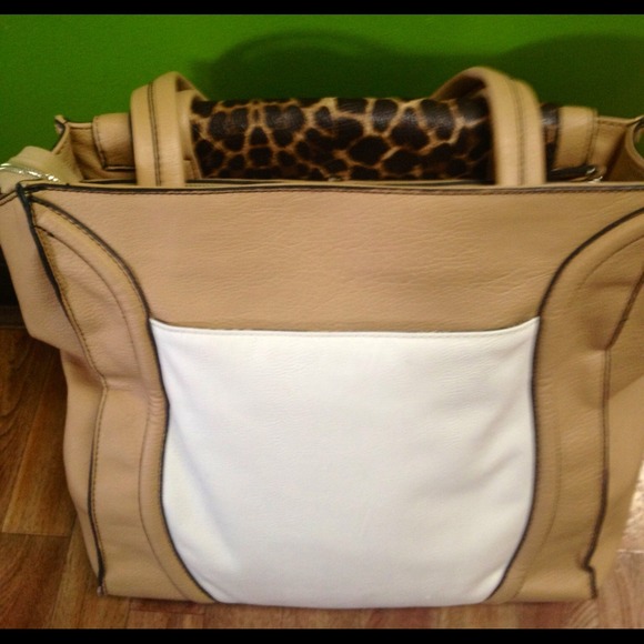 Jessica Simpson handbag/purse. - Picture 3 of 4