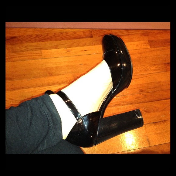 Nine West patent leather chunky heel maryjanes