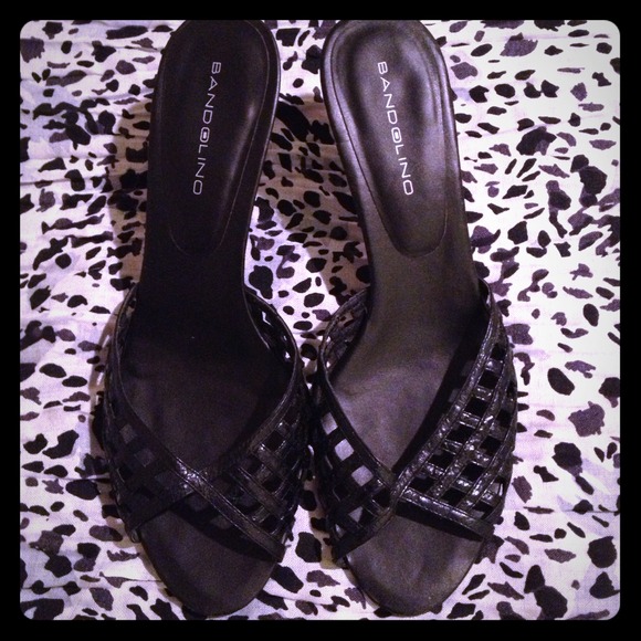 NWOT!💜Black Leather Heels- Unique Design! 💜