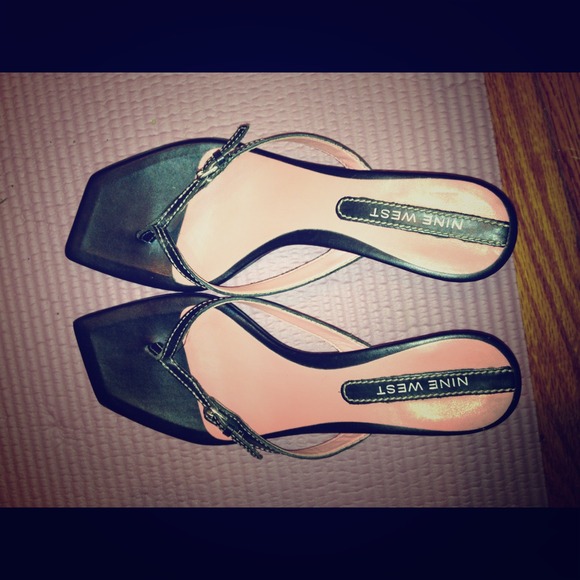 Nine West black leather kitten heel sandal