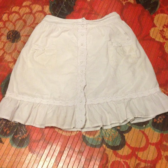 SOLD------Sweet little White Skirt