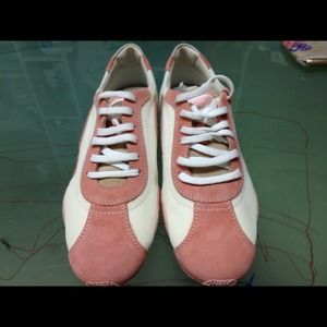 🎀RESERVED🎀Ferragamo Sneaker