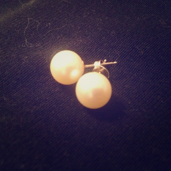 Tiffany & Co Pearl Earrings in sterling silver