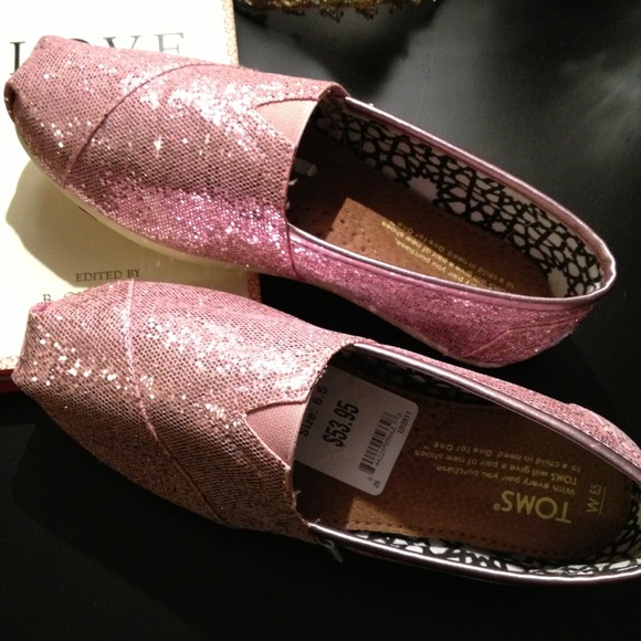 Pink Sparkle Toms 💕
