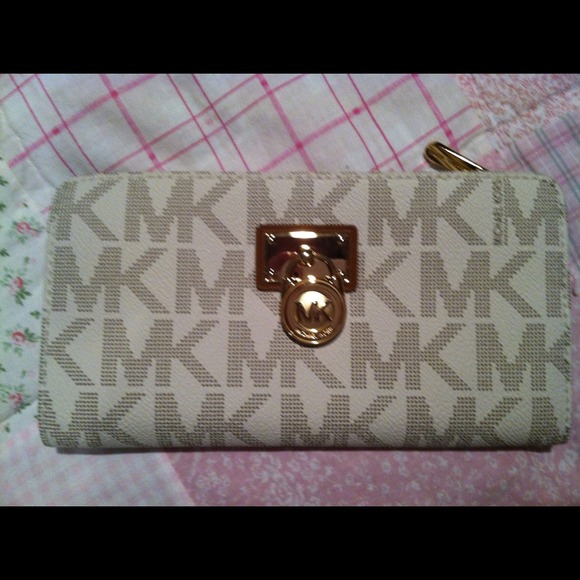 🌟SOLD🌟MICHAEL KORS WALLET