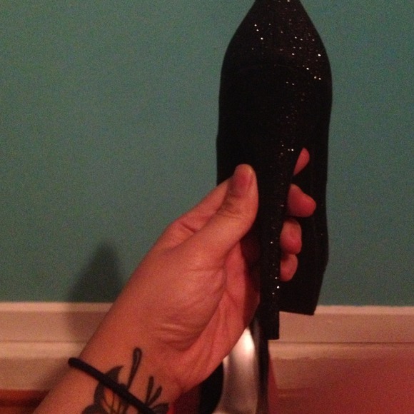 ⛔ Sold Black sparkly heels size 7 - Picture 3 of 3