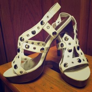 📯Gladiator HEELS White Platforms w/ rivets CUTE 8