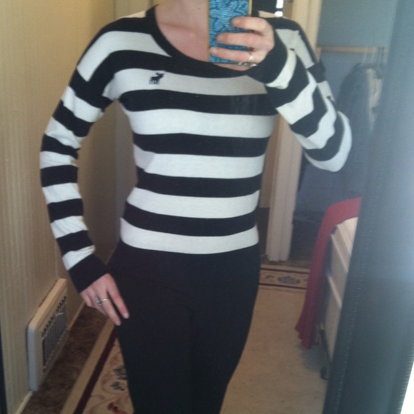 Black n white stripe sweater