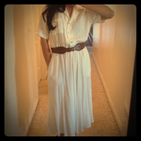 Vintage White long dress shirt!! 🌺👗✨