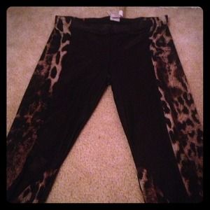 Sold ! 🚨 Cheetah print leggings.