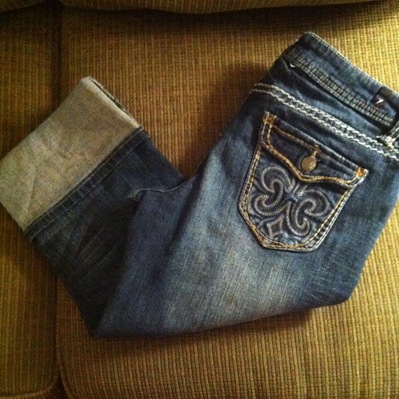 RESERVED!! Like new capris! Excellent condition!!