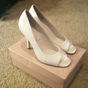 BCBG white pumps-sz 8.5