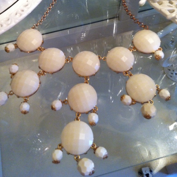 Stunning Bibb Style Necklace